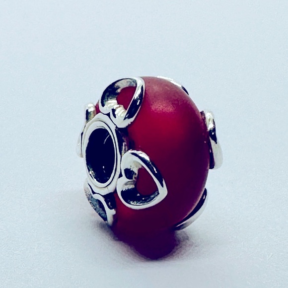 Brand new authentic pandora red frosted murano charm / Pandora bracelet - Picture 1 of 9